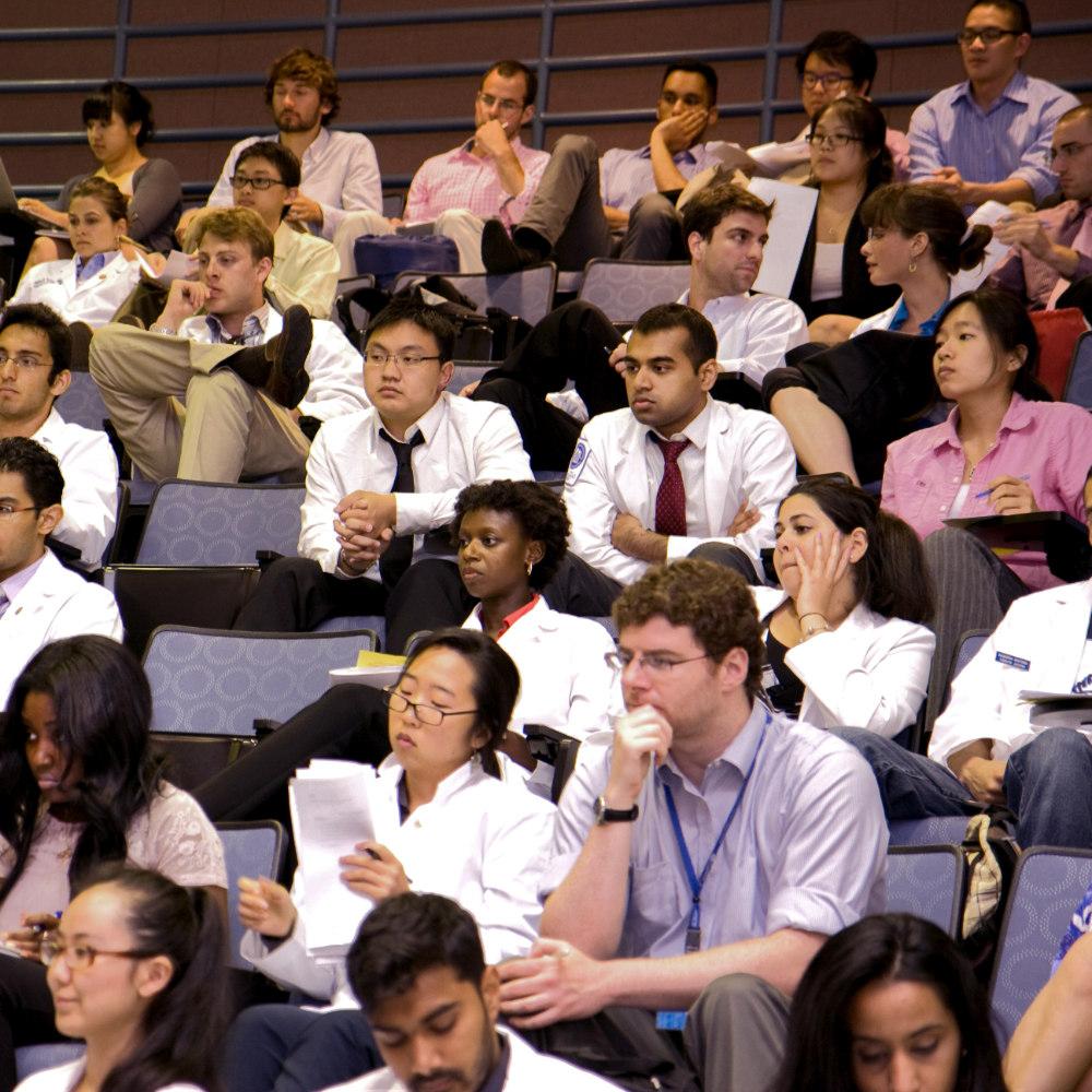 纽约州立大学下州分校的学生